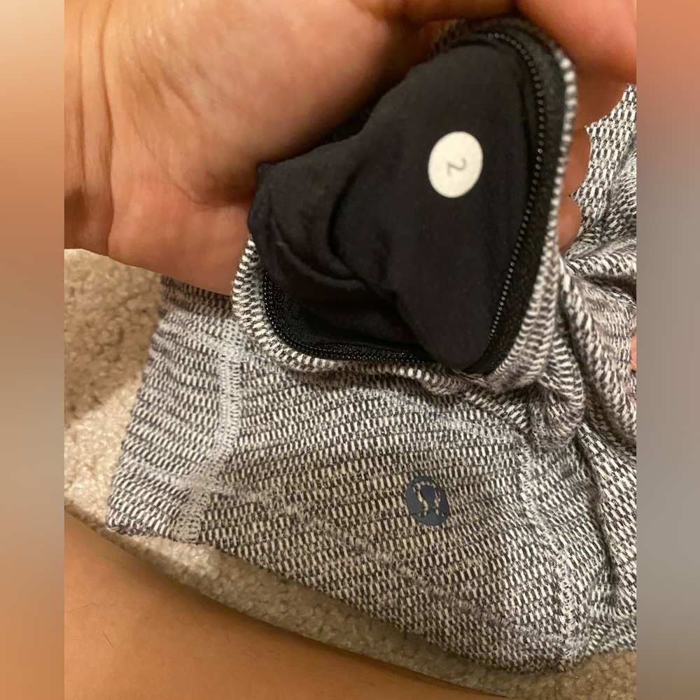 Lululemon - Picture 2 of 4